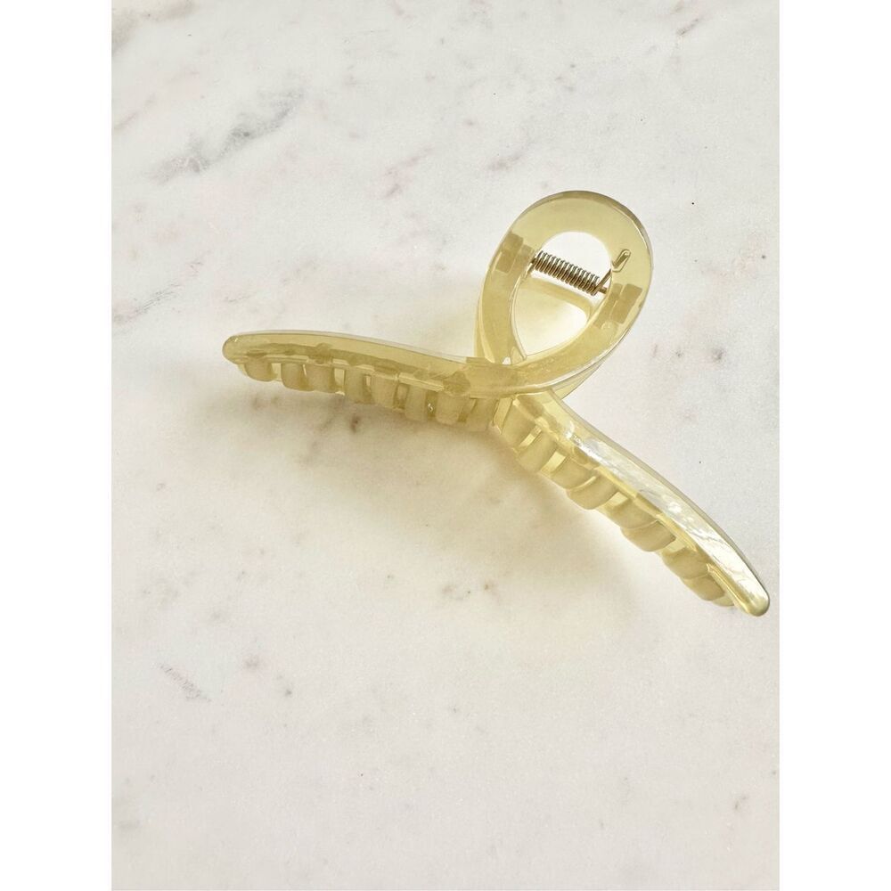 Olive Green minimalistic twist hair claw